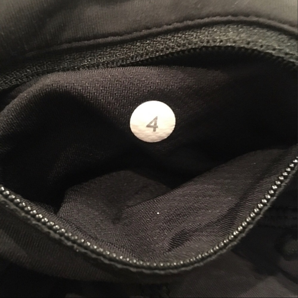 ❣️Lululemon black crop pants with zip pocket - Picture 6 of 7